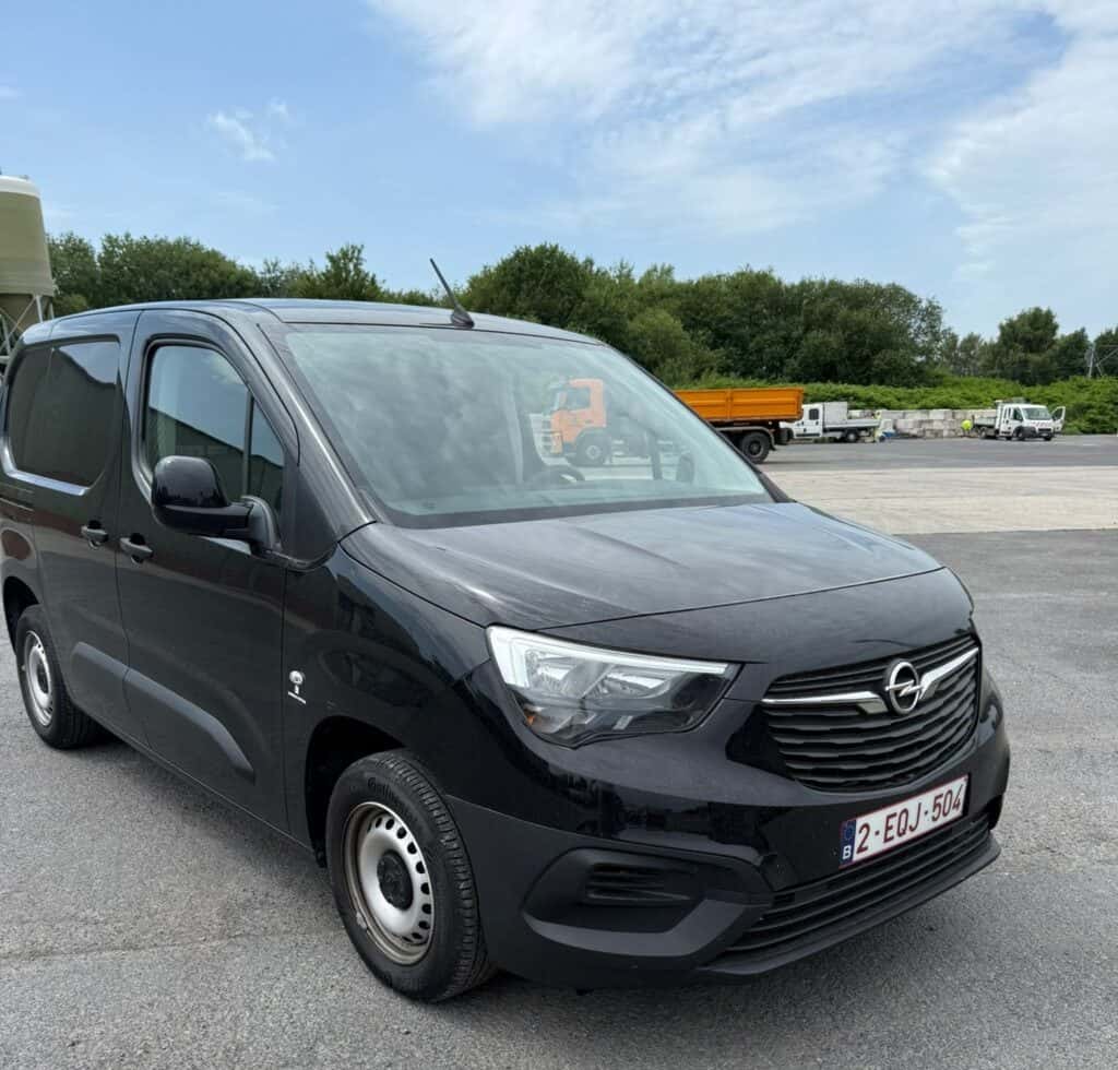 Opel Combo huren Kortemark — EDS Car Rental