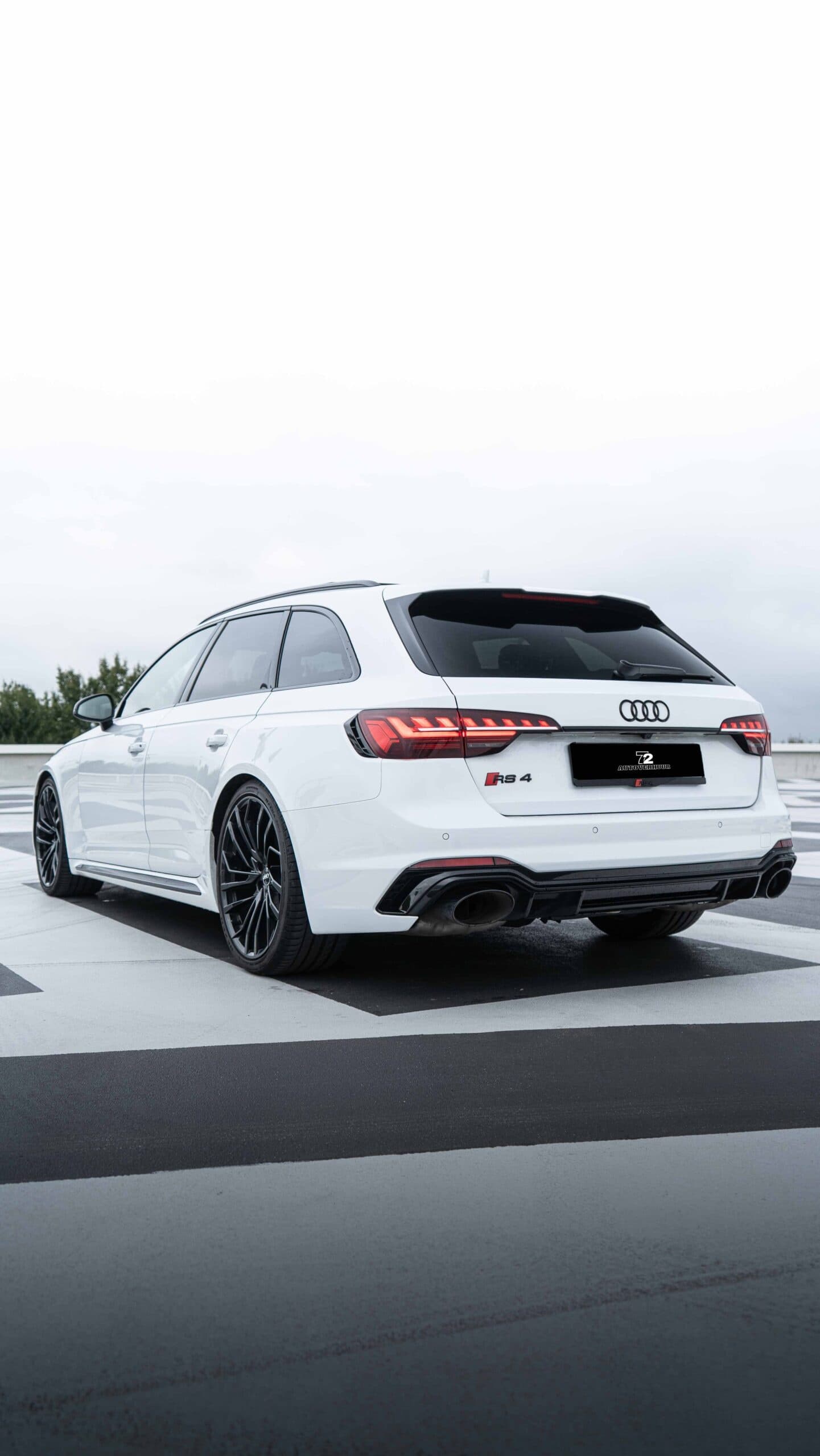 Audi RS4 Avant 10