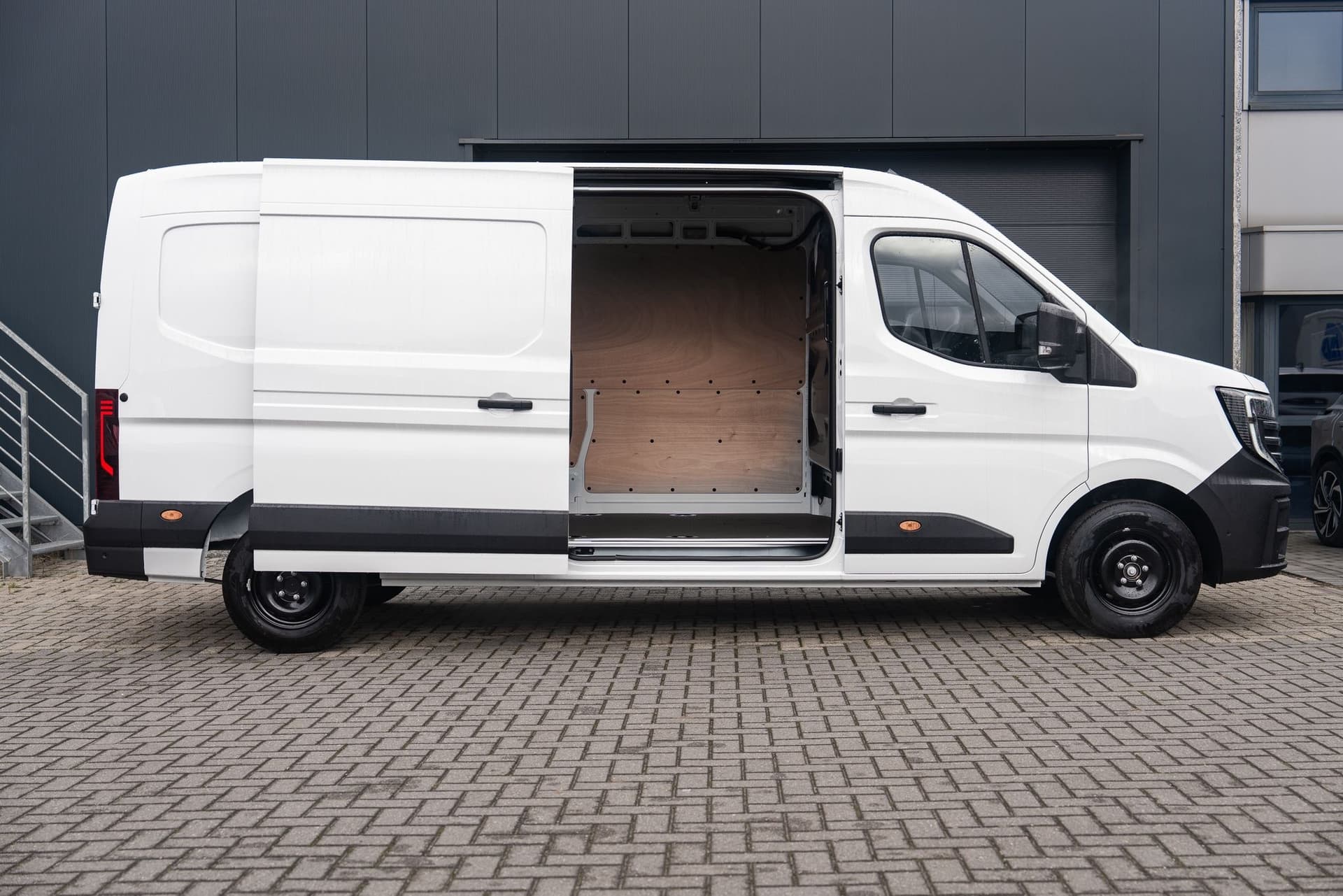 Nissan Interstar 4