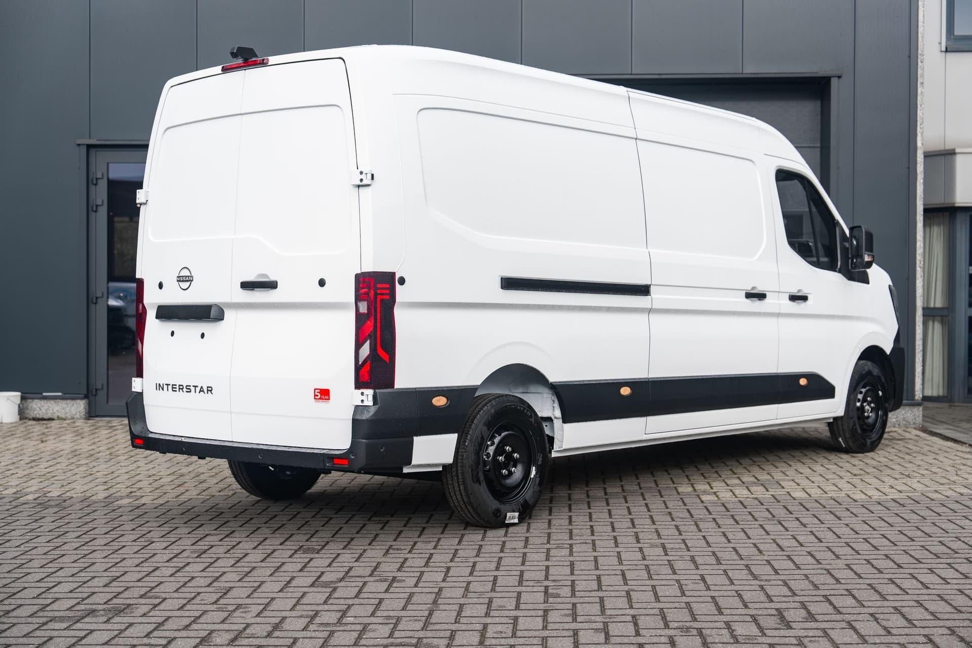 Nissan Interstar 5