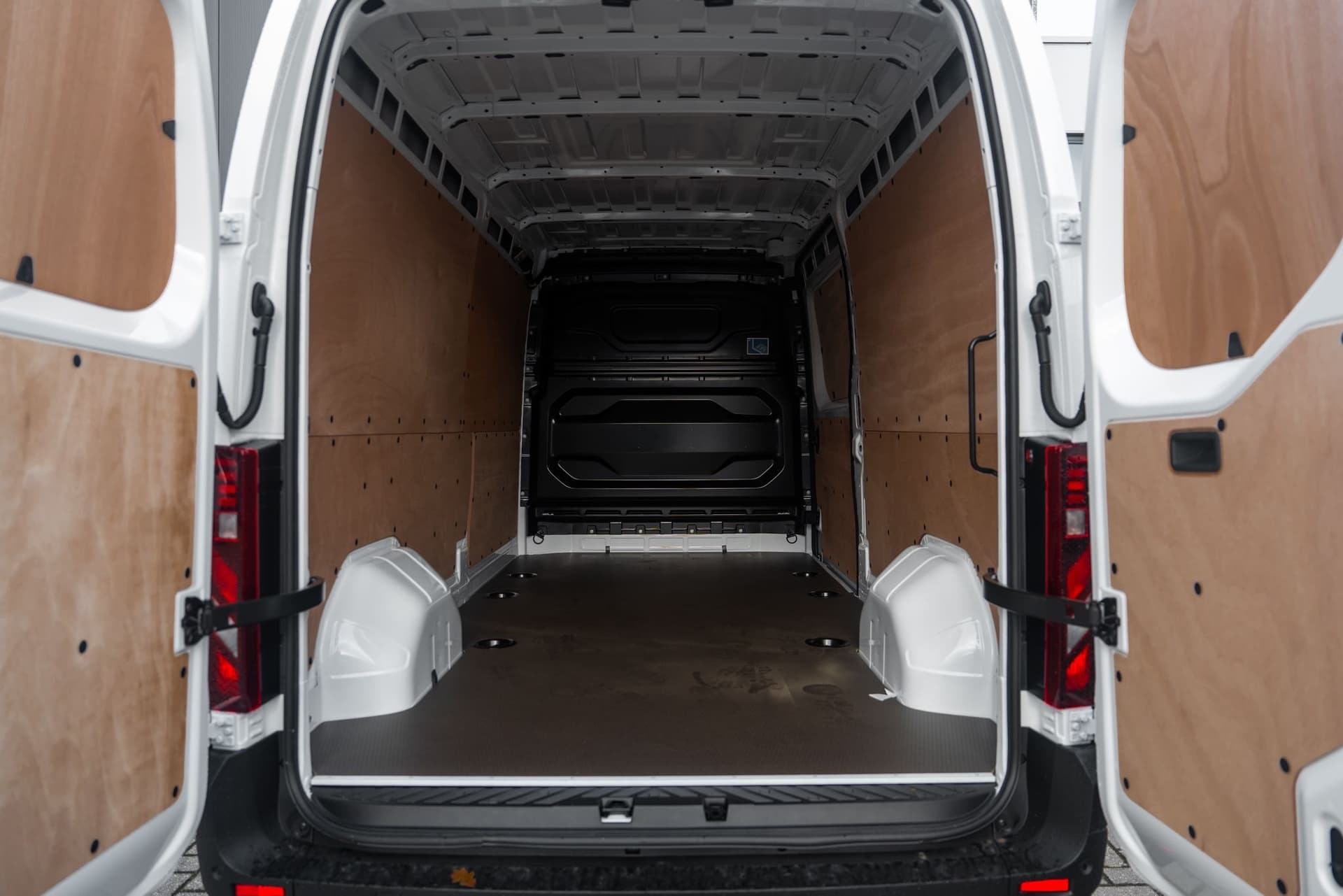 Nissan Interstar 6