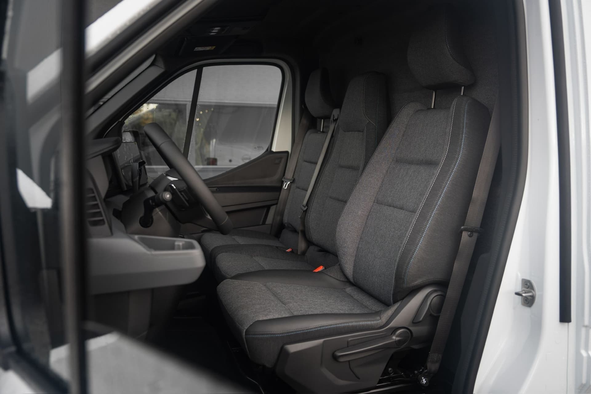 Nissan Interstar 8