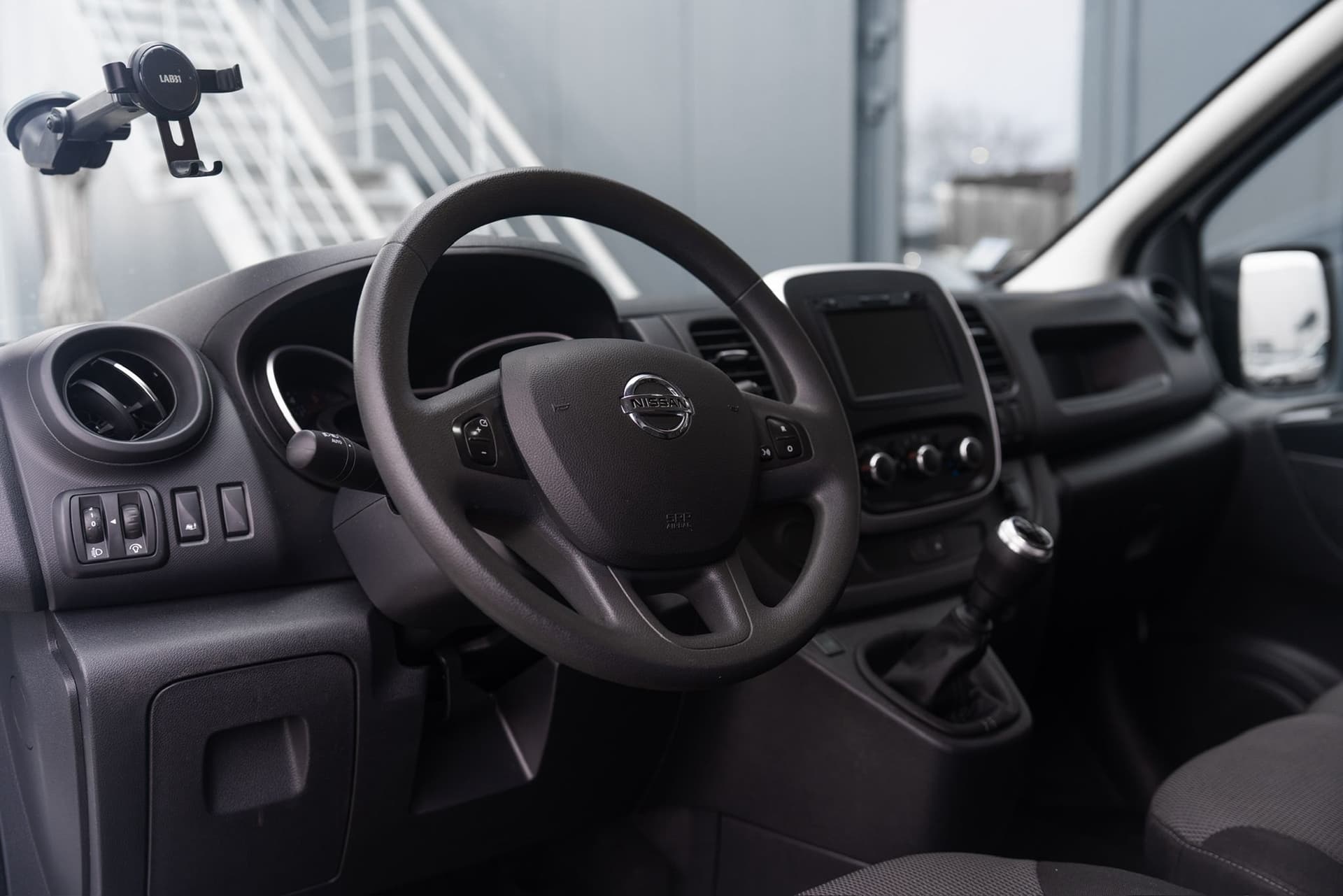 Nissan NV300 6