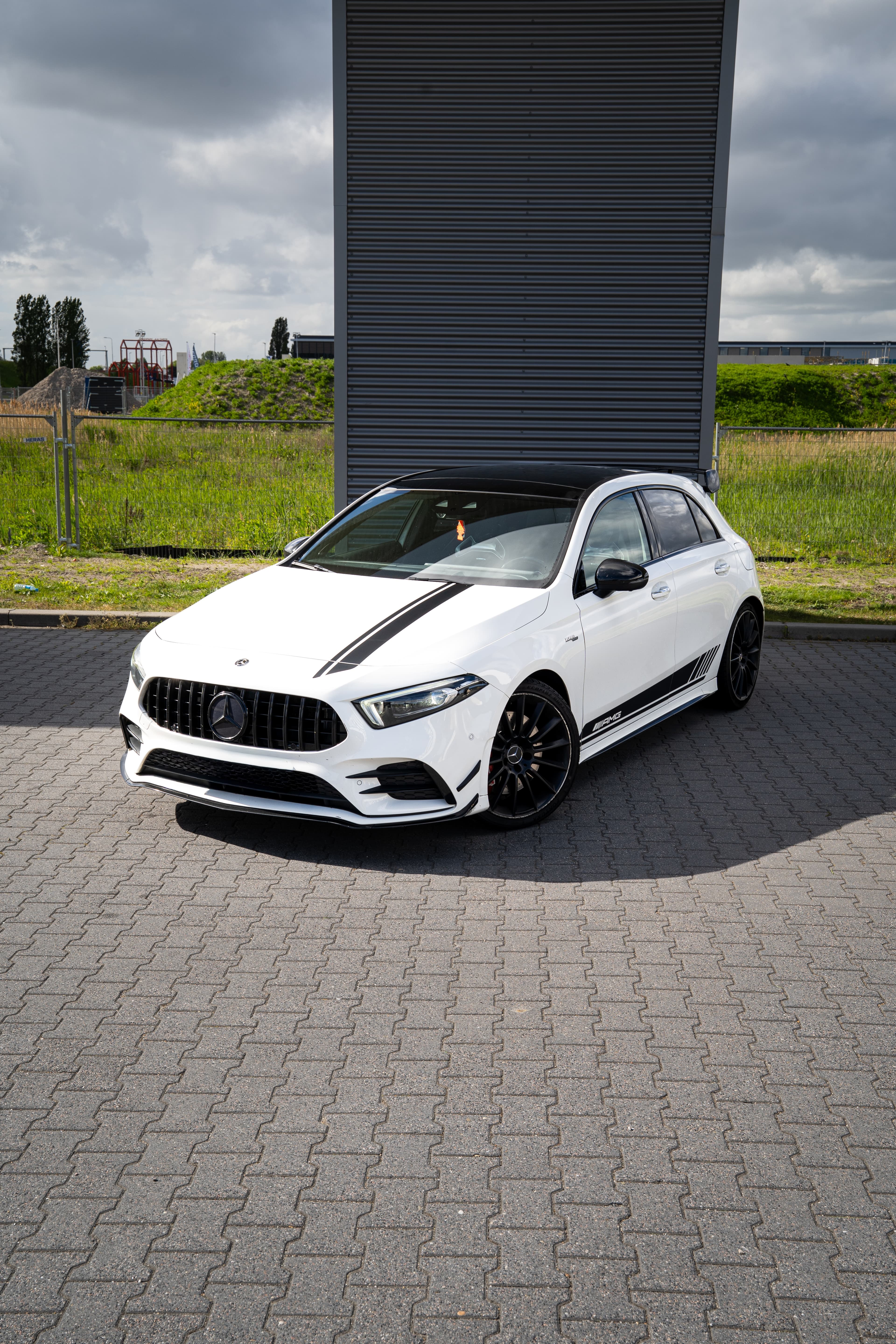 Mercedes-Benz A35 AMG huren Amsterdam — Carplug EU