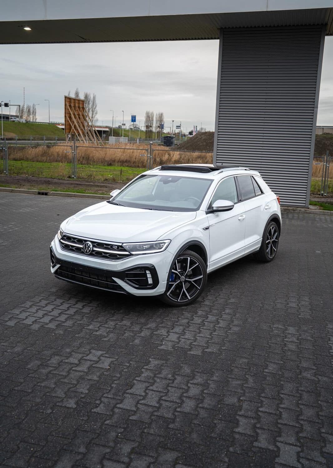 Volkswagen T-Roc R + Akra huren Amsterdam — Carplug EU