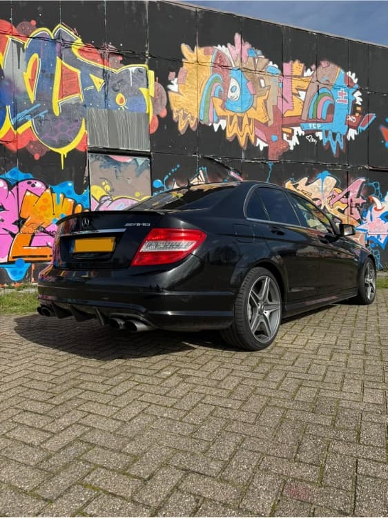 Mercedes-Benz C63 AMG 5