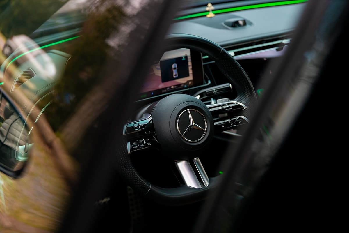 Mercedes-Benz E300e 5