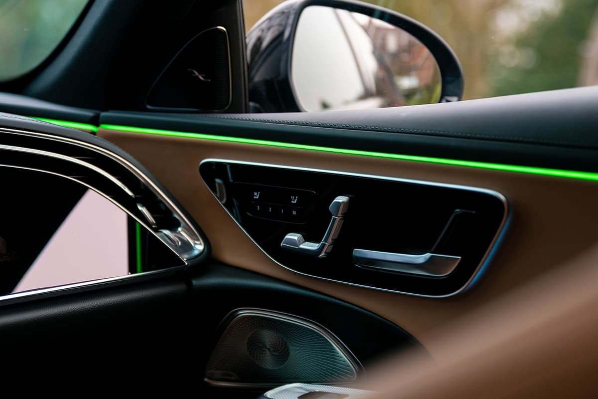 Mercedes-Benz E300e 8
