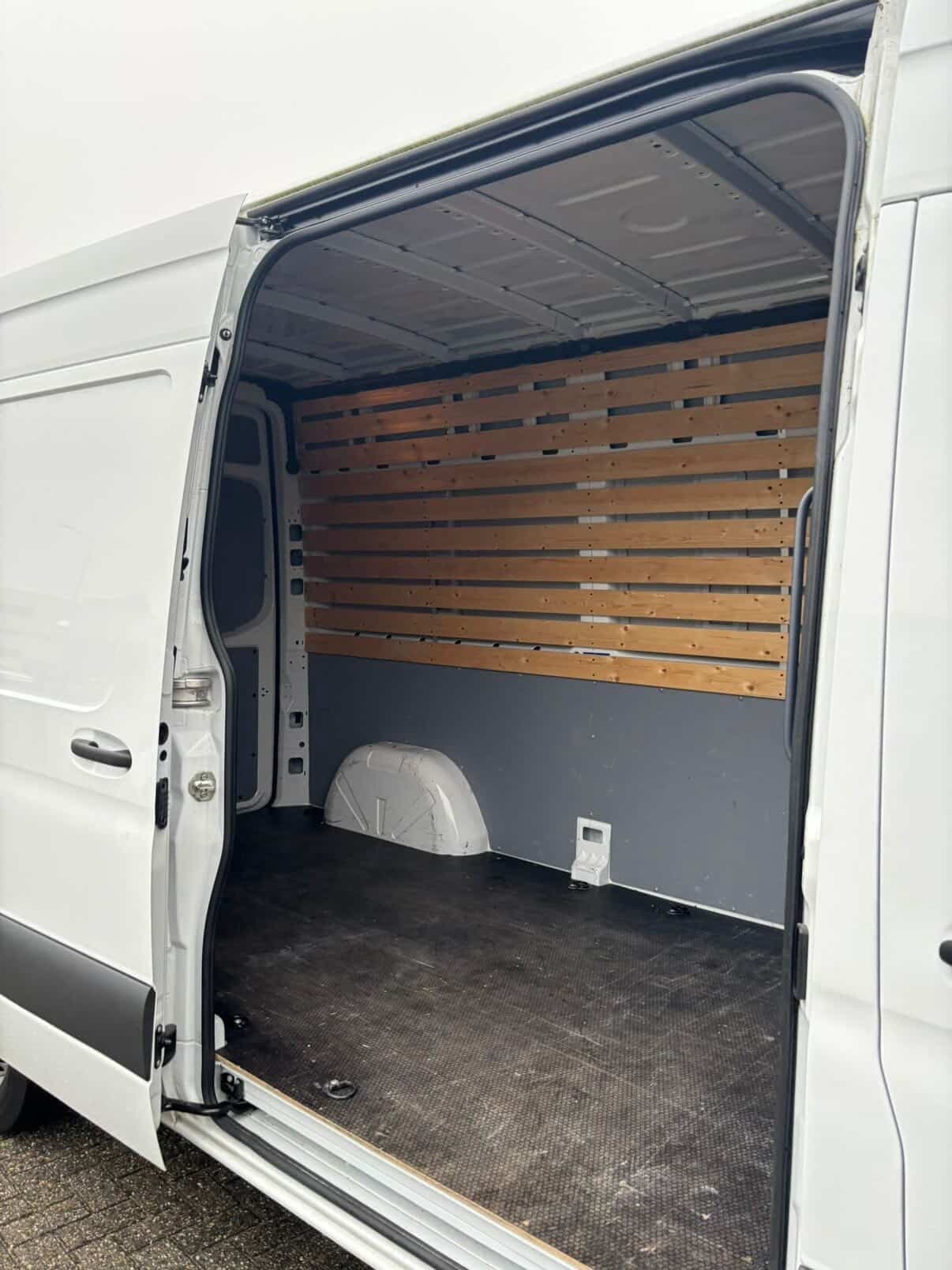 Mercedes-Benz Sprinter 4