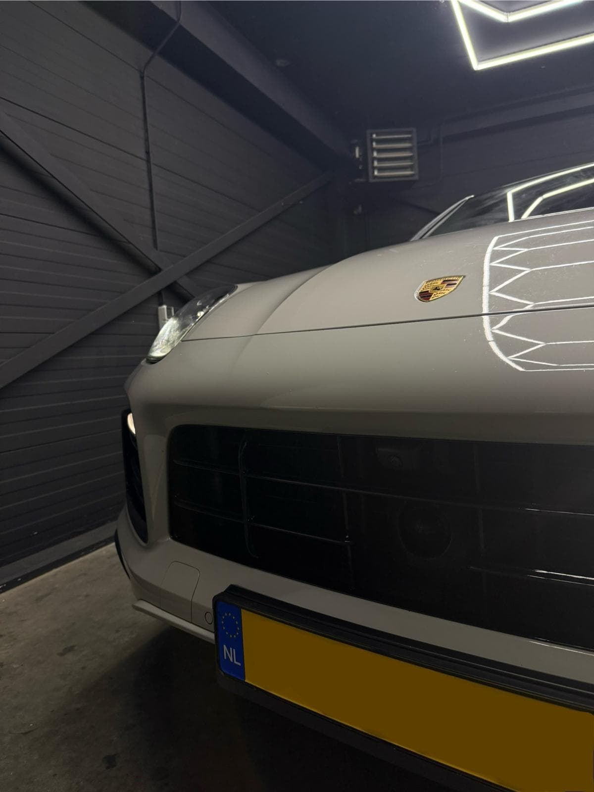 Porsche Cayenne 2