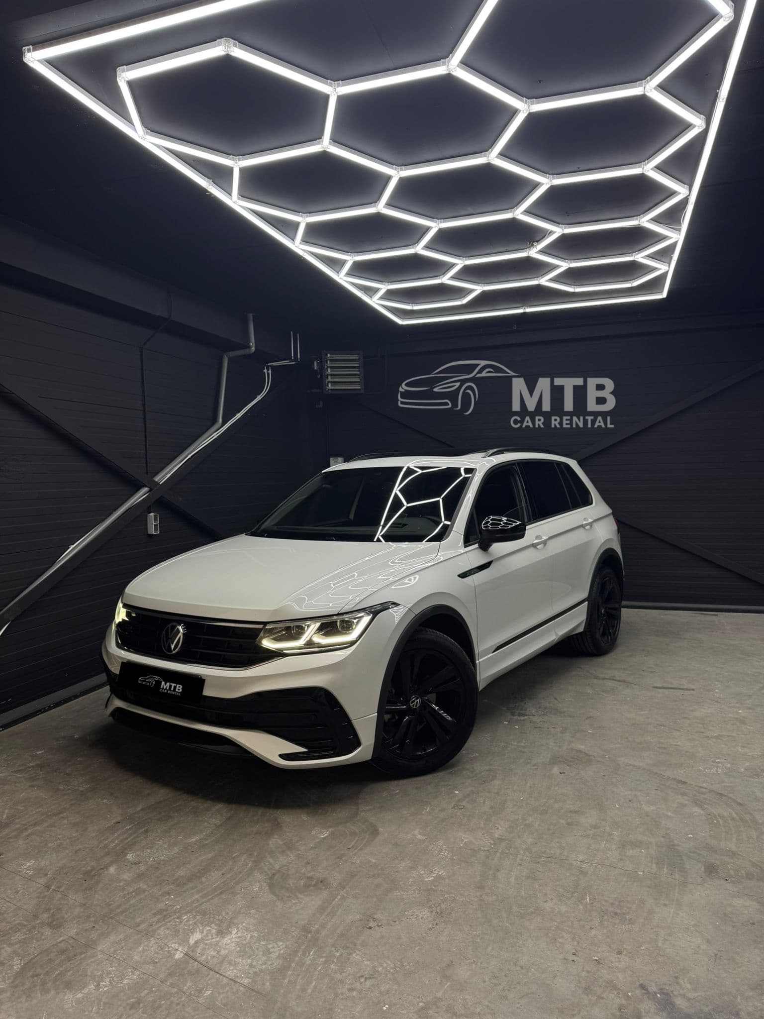 Volkswagen R-Line huren Rotterdam — MTB CAR Rental Jiad