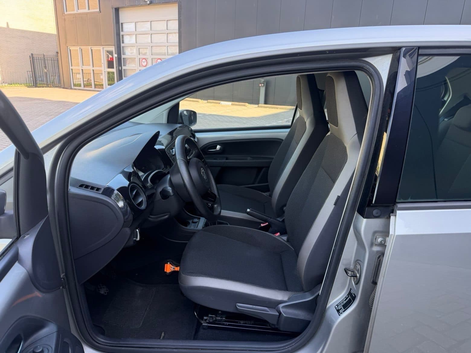 Volkswagen Up! 4