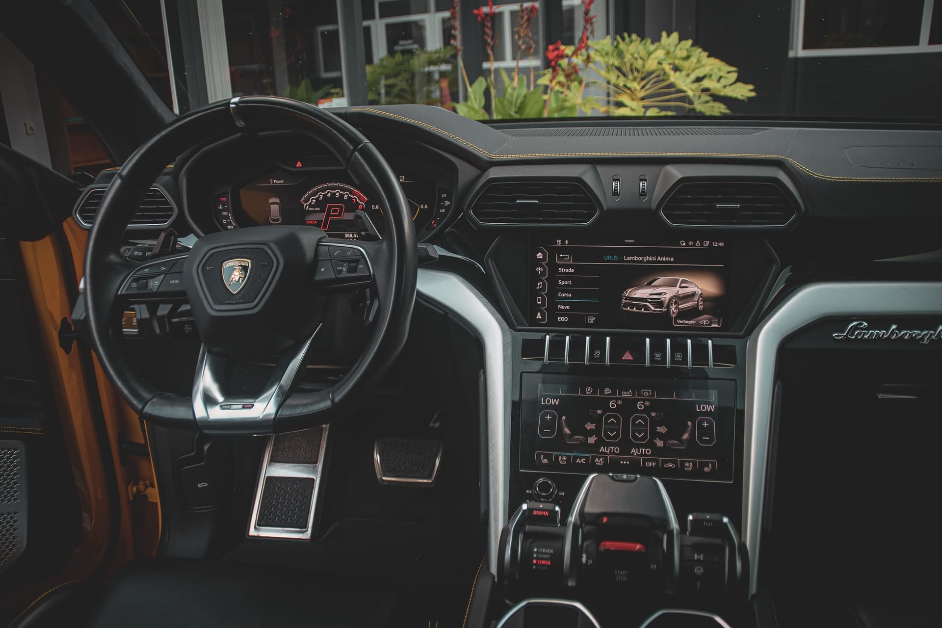 Lamborghini Urus 4
