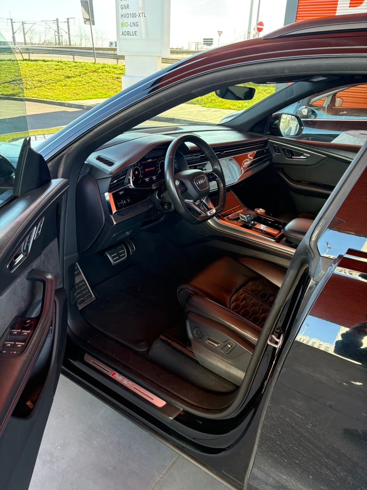 Audi RSQ8 2