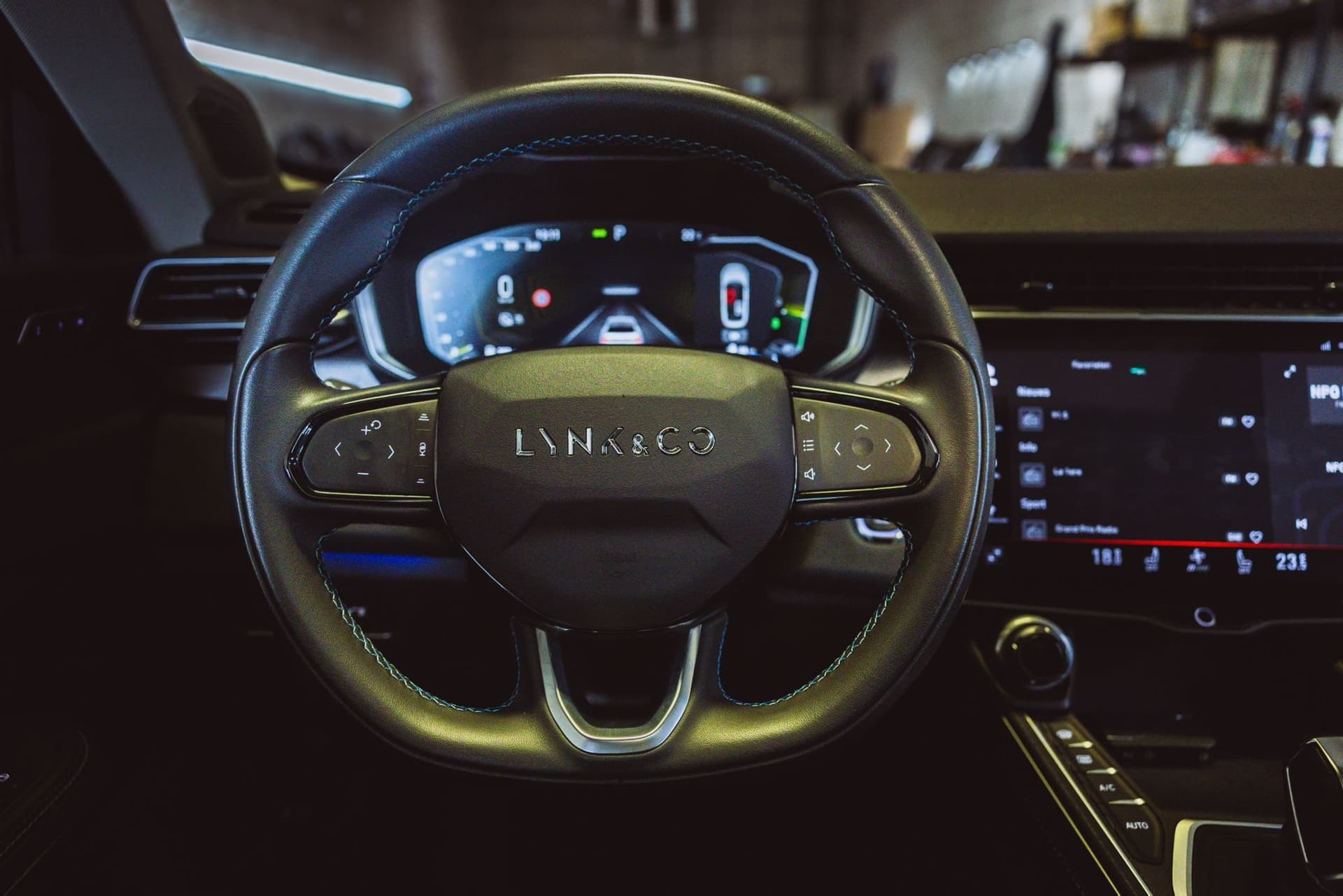 Lynk & Co & Co 4