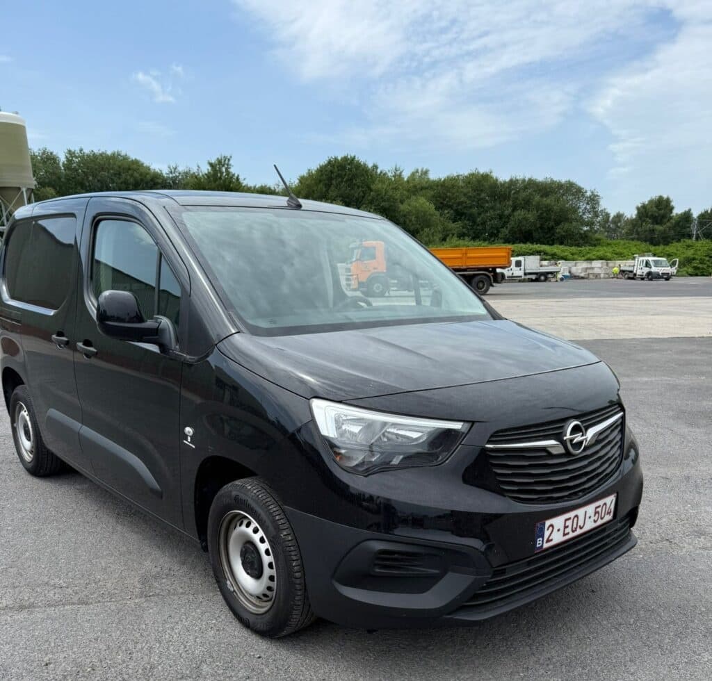 Opel Combo huren Kortemark — EDS Car Rental