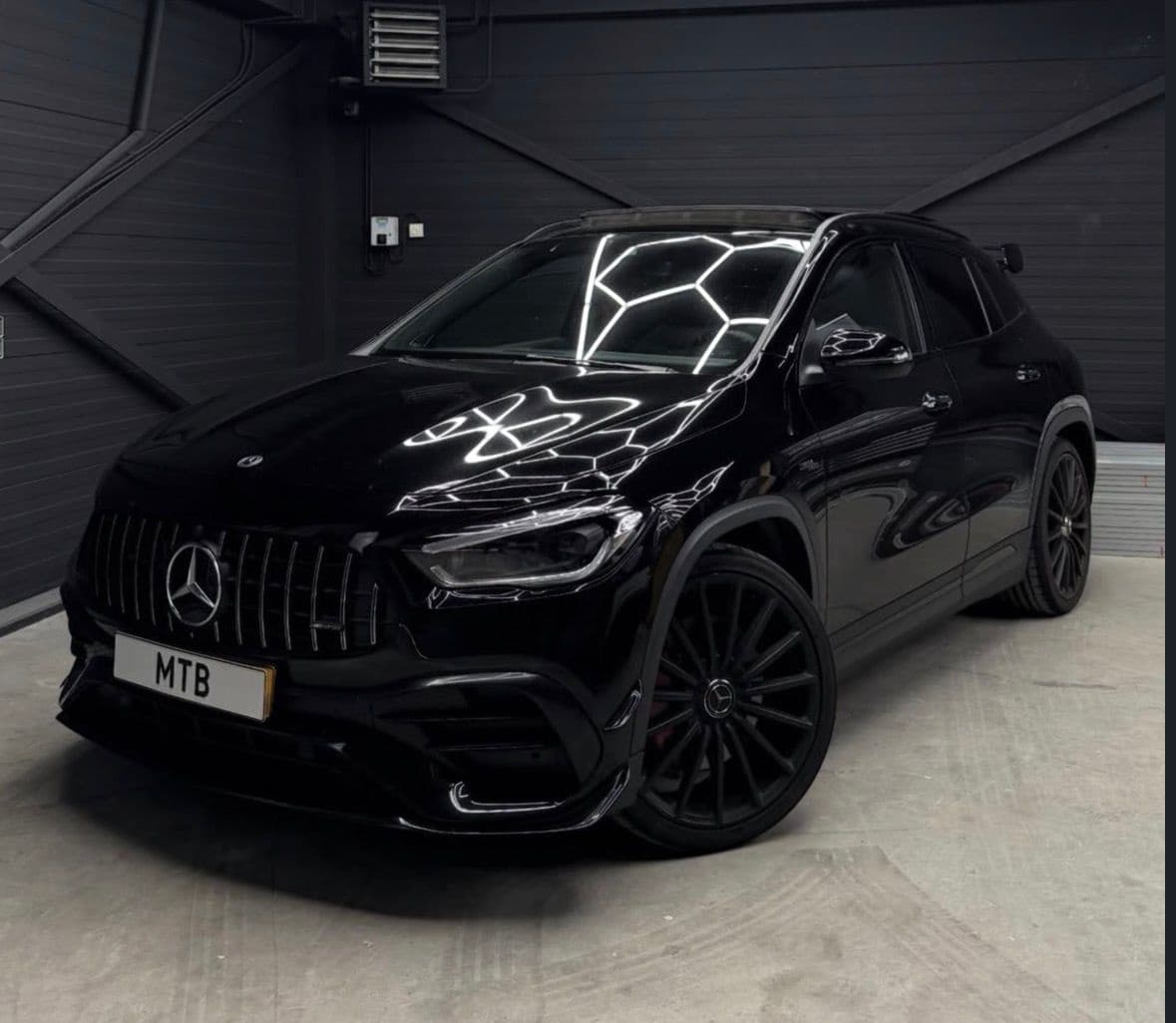 Mercedes-Benz GLA45s AMG