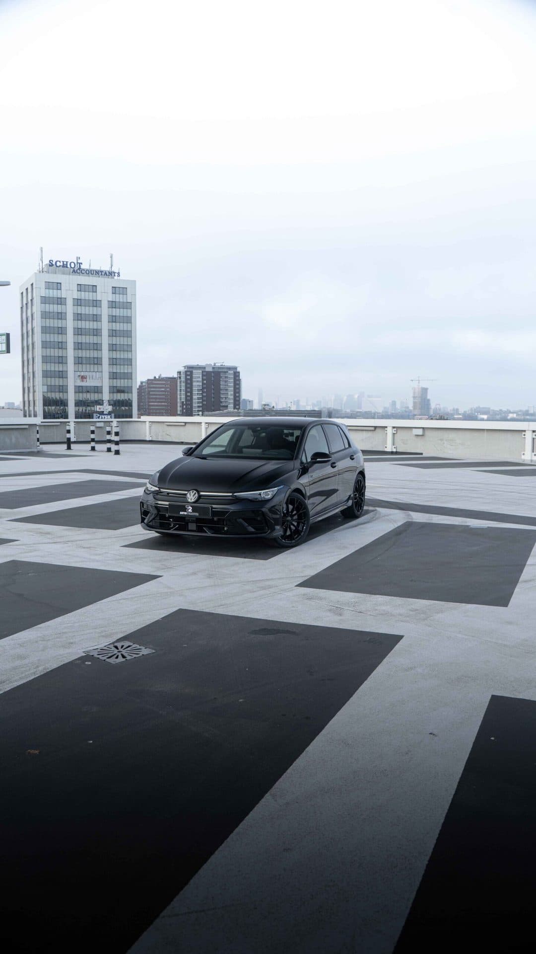 Volkswagen Golf 8.5R Black Edition huren Zwolle — Autoverhuur 72