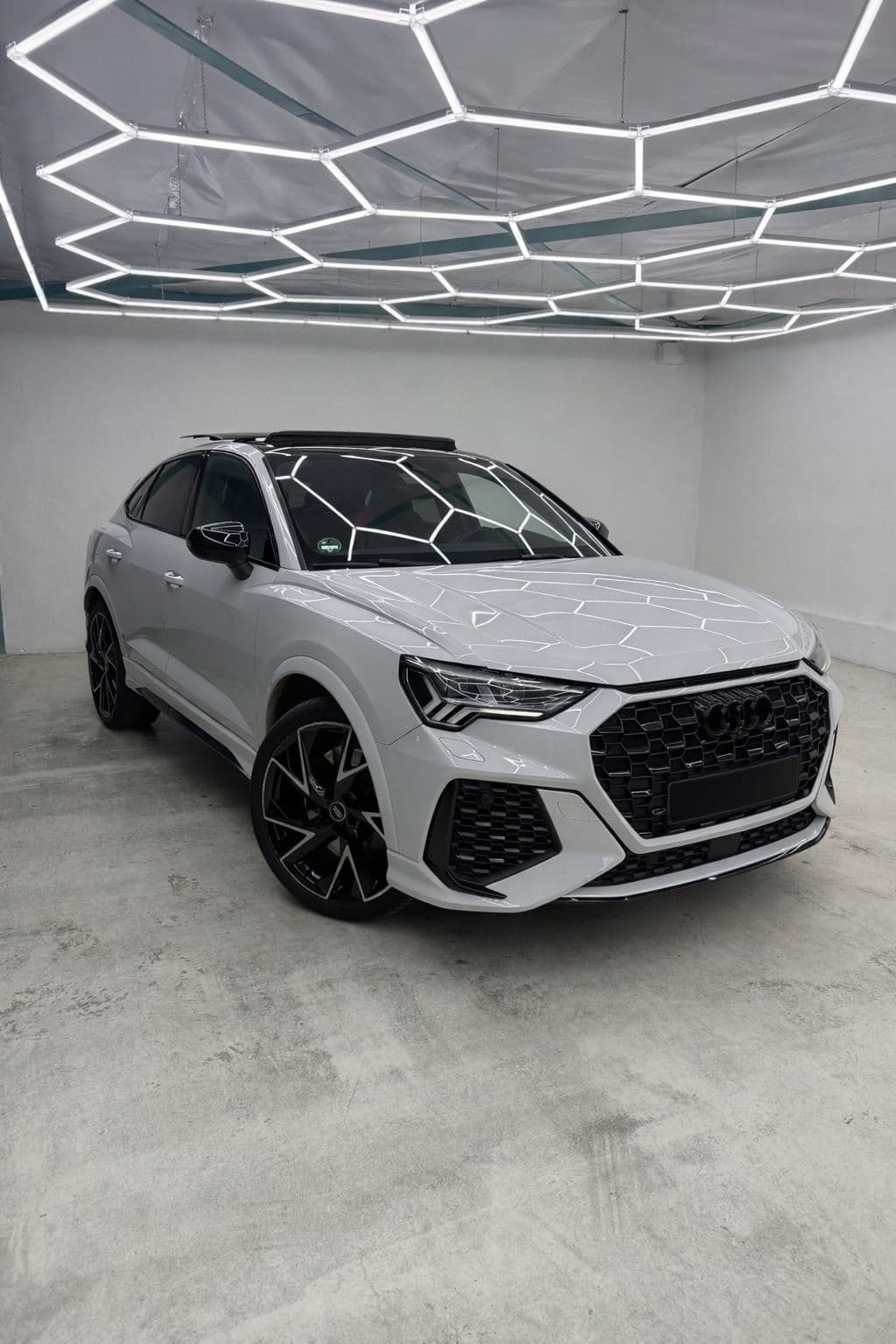 Audi RSQ3 Sportback huren Rotterdam — ACT!EF AUTOVERHUUR