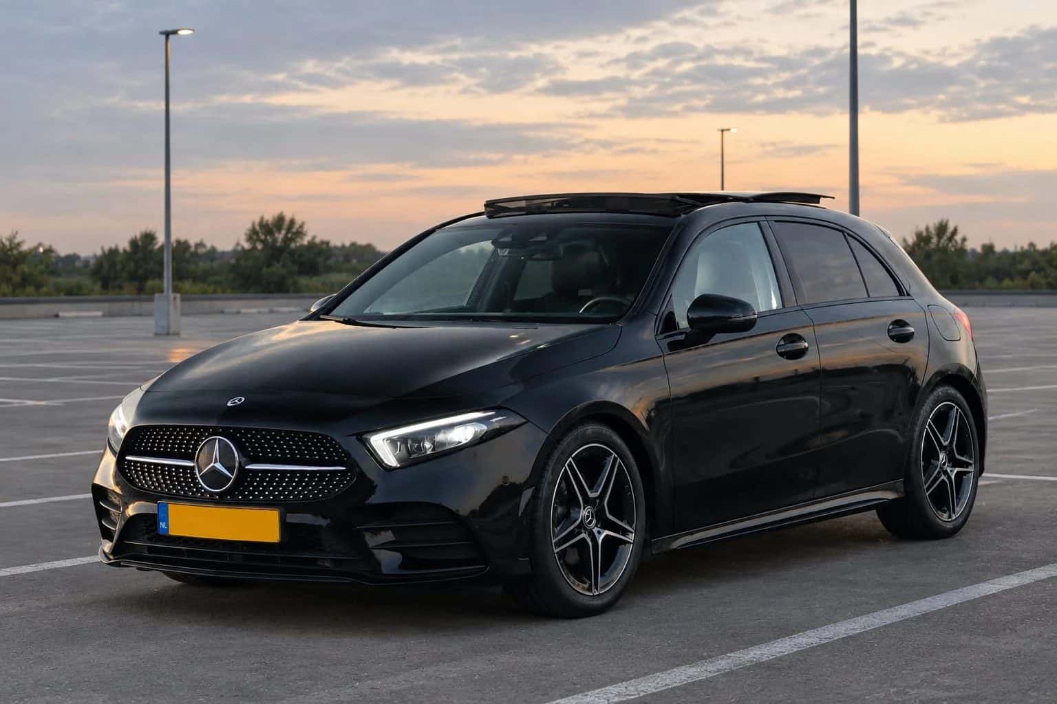 Mercedes-Benz A-Klasse AMG Line huren Rotterdam/Groningen — Autoverhuur050