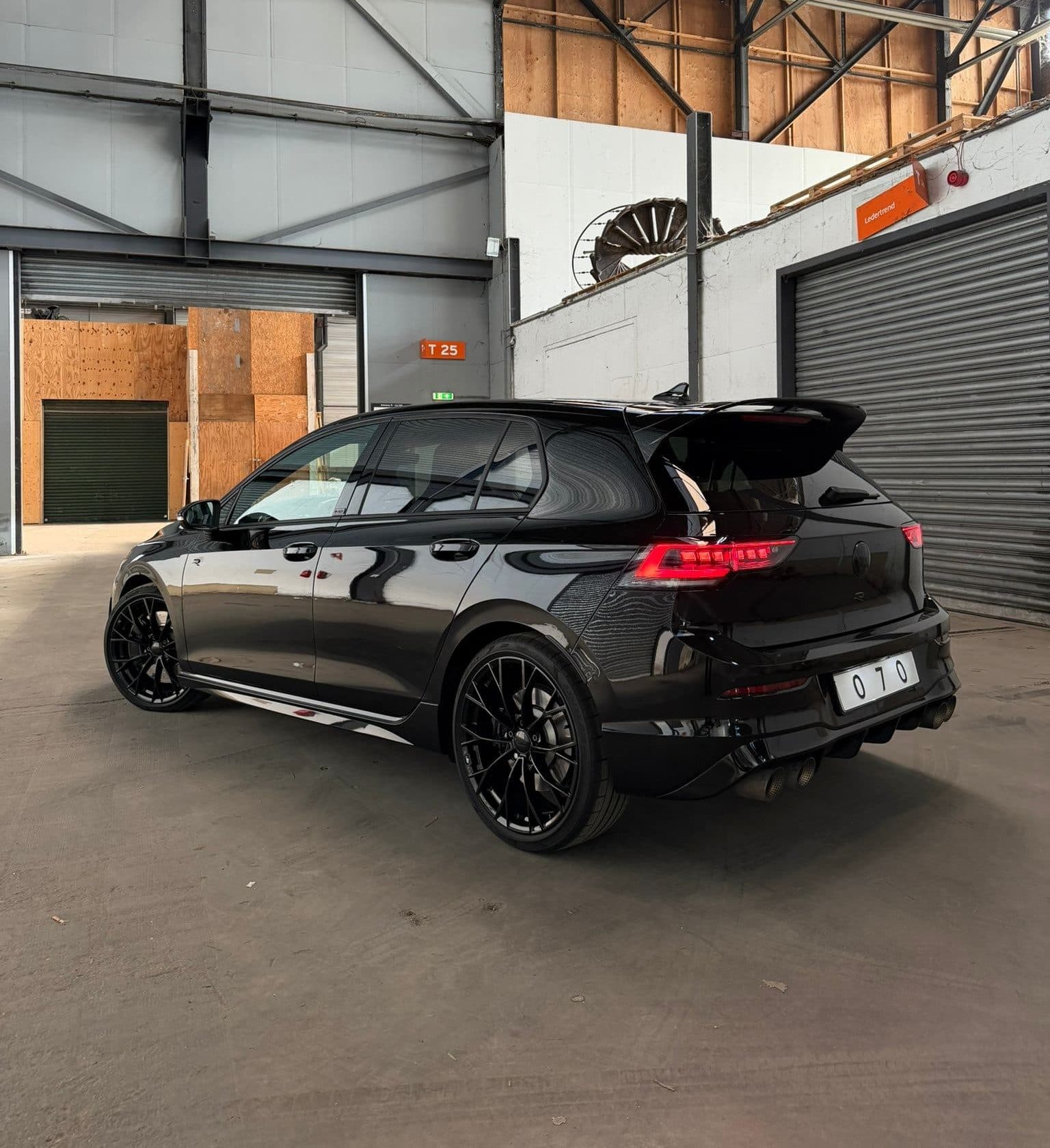 Volkswagen Golf 8.5R Performance huren Den Haag — Autoverhuur070