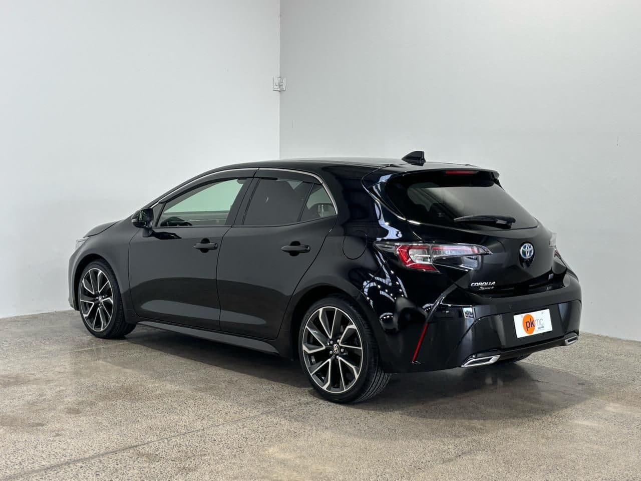 Toyota Corolla huren Lommel — AVS Autoverhuur