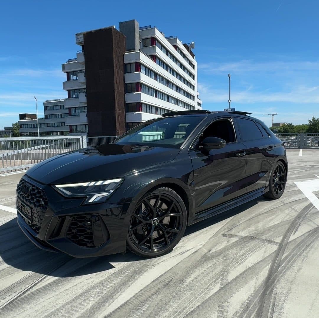 Audi RS3 8Y Sportback huren Rotterdam — B-Fast