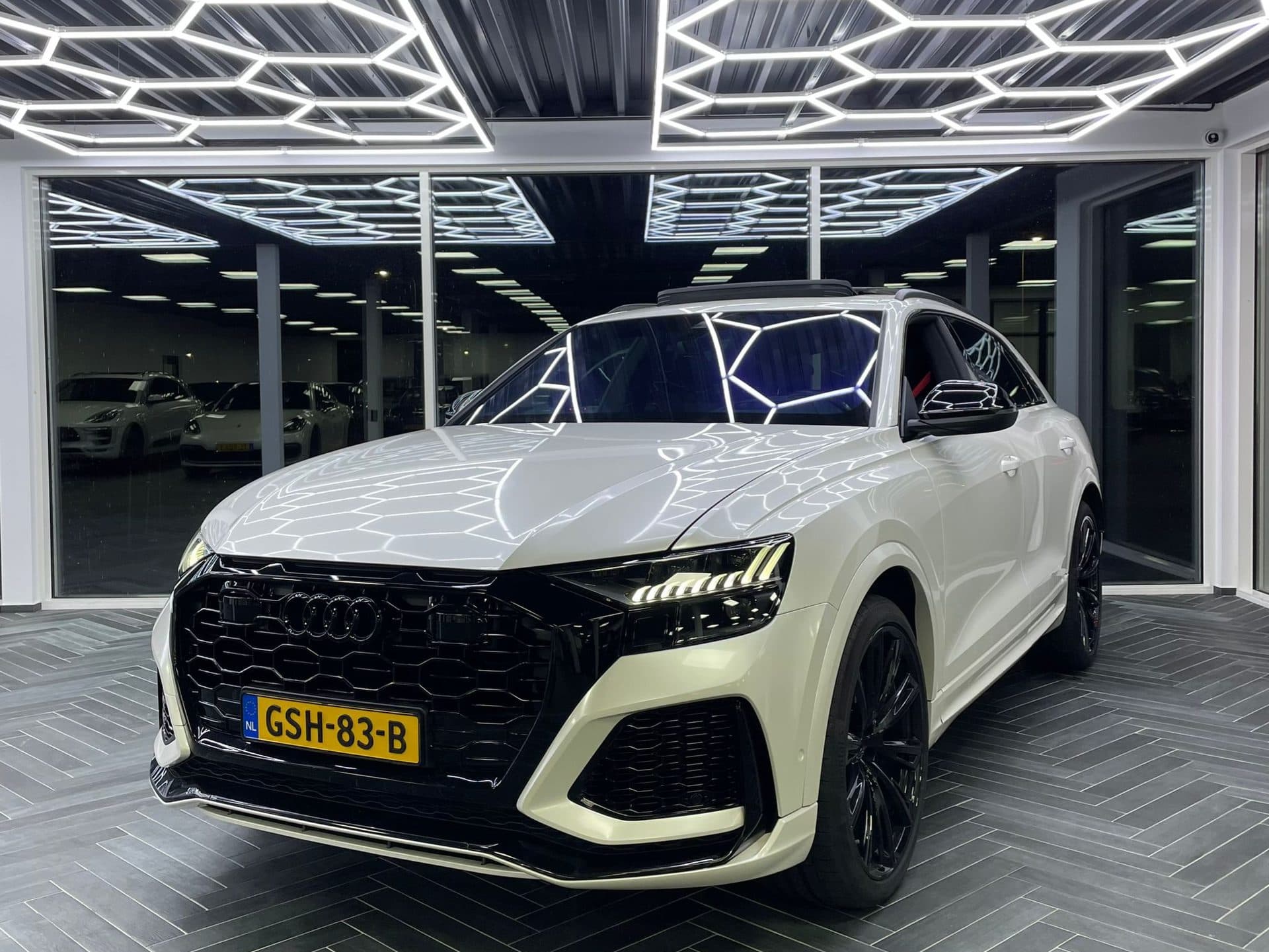 Audi RSQ8