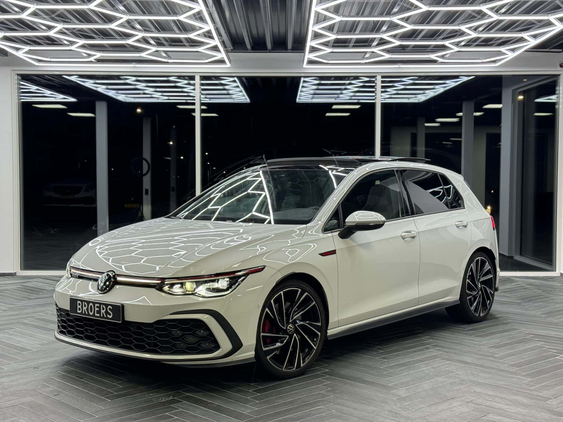 Volkswagen Golf GTI huren Alphen aan den Rijn — Broers Autoverhuur