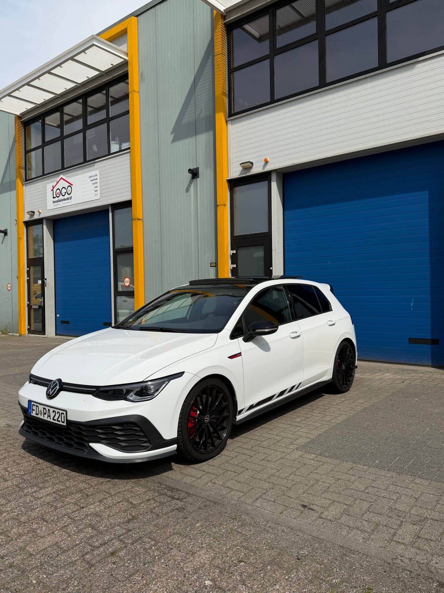 Volkswagen GOLF 8 GTI 45 JAHRE EDITIE huren Breda — CarRentalElite