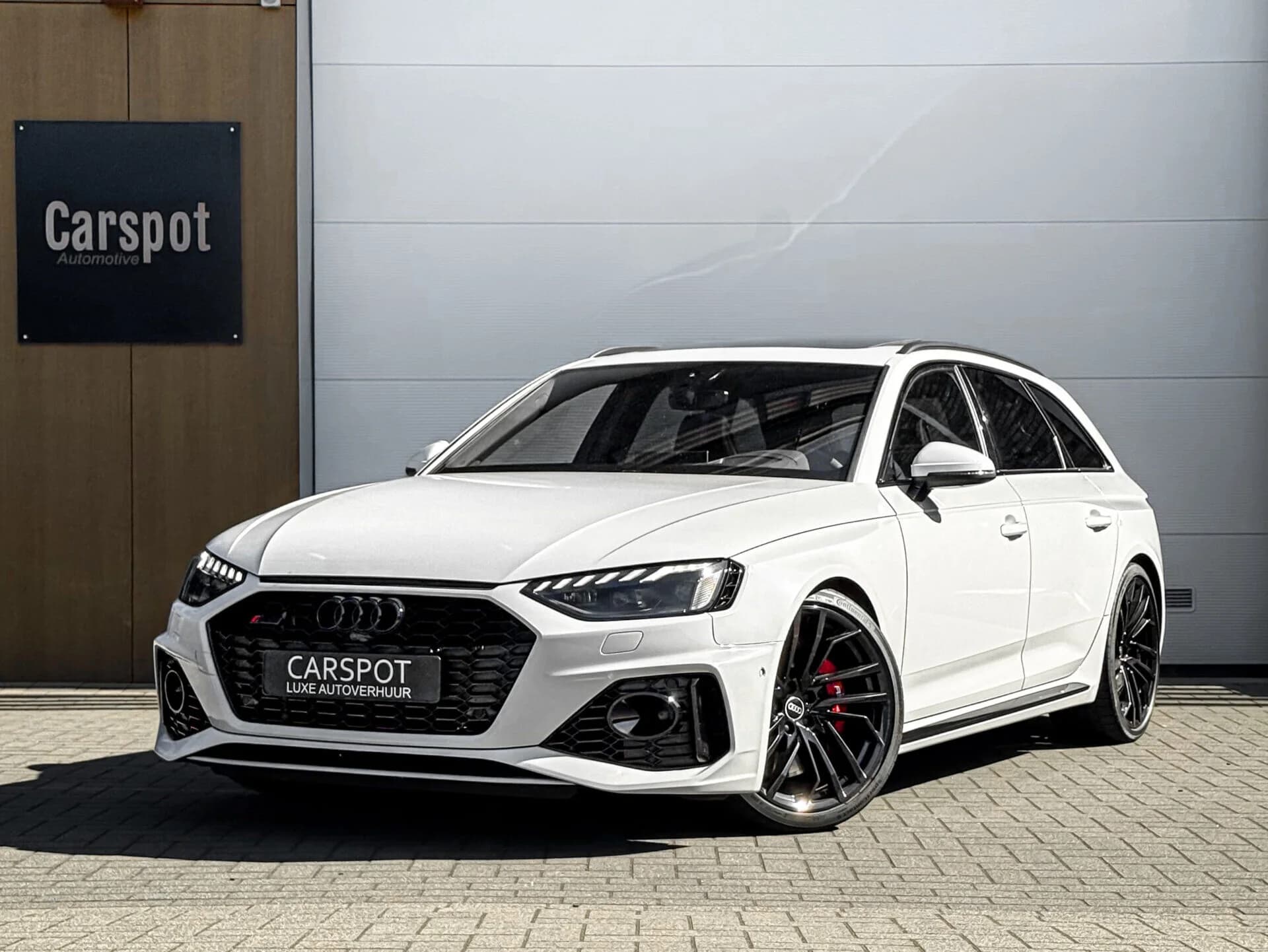 Audi RS4 Avant huren Rotterdam — Carspot Autoverhuur