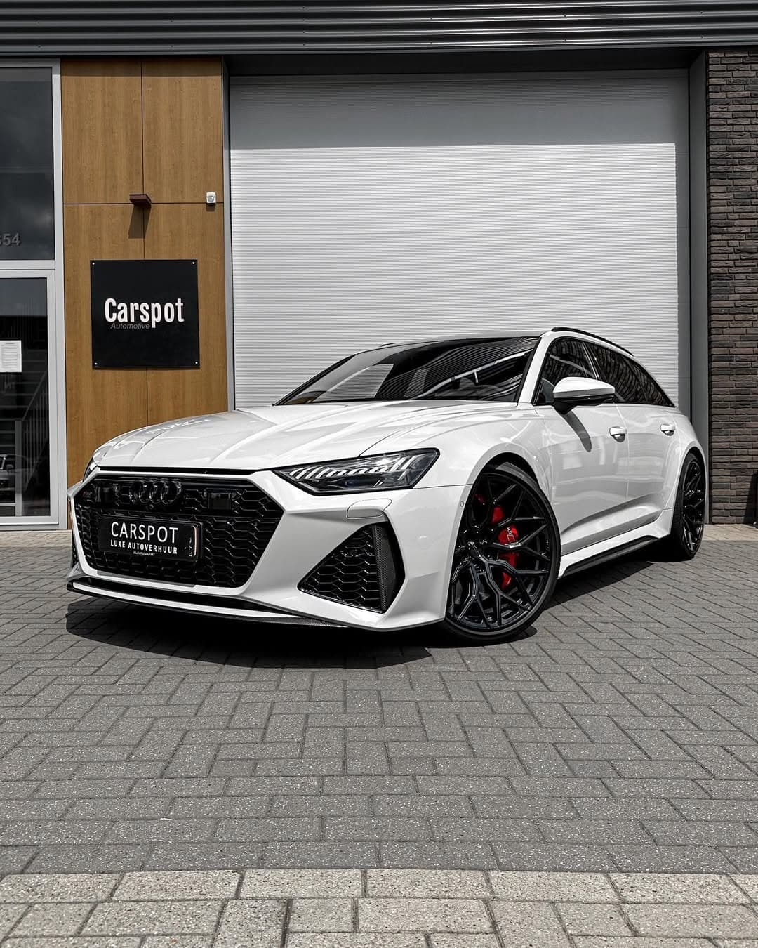 Audi RS6 C8 Avant huren Rotterdam — Carspot Autoverhuur