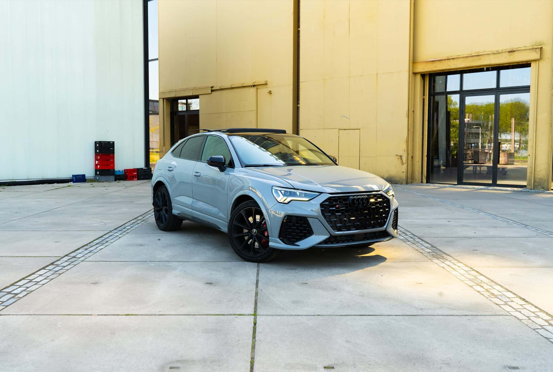 Audi RSQ3 huren Utrecht — Deluxury Cars