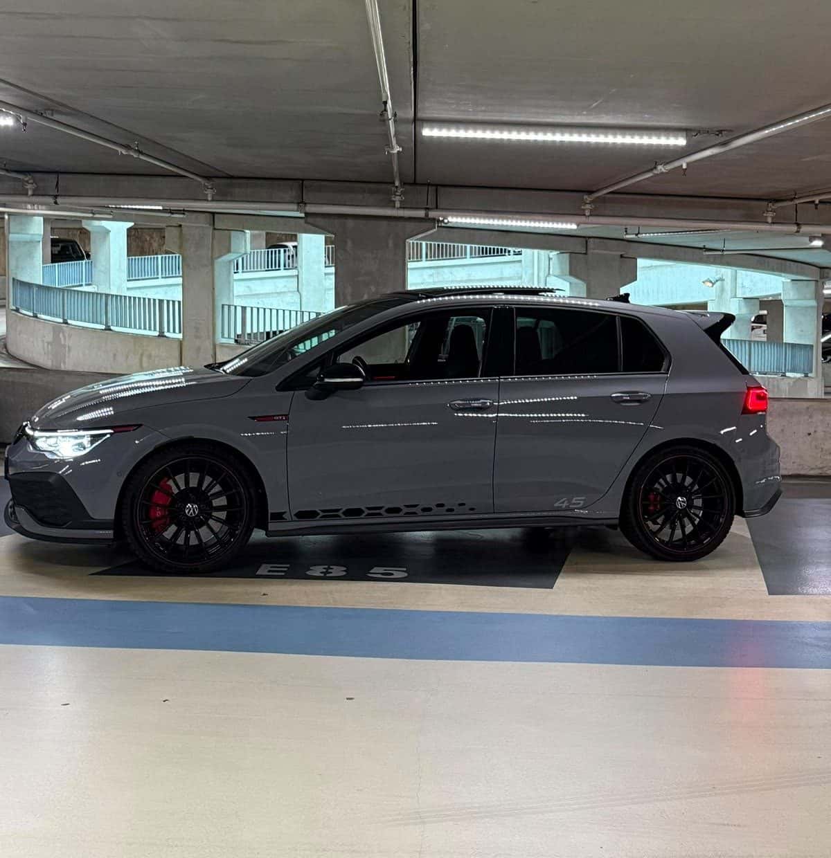 Volkswagen Golf 8 GTI Clubsport 45 Jahre huren Almere — Dynamic Motion Cars