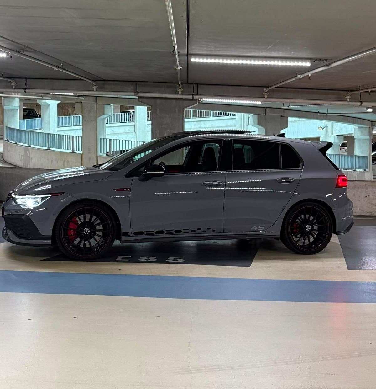 Volkswagen Golf 8 GTI Clubsport 45 Jahre huren Almere — Dynamic Motion Cars