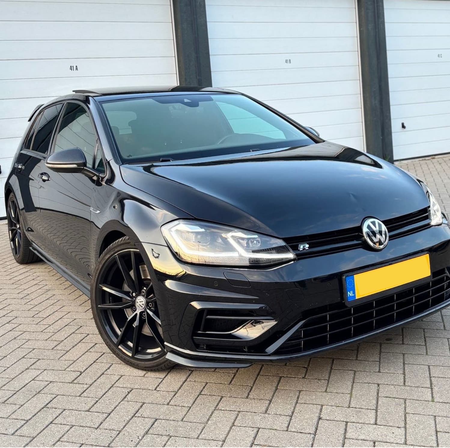 Volkswagen Golf 7.5R Performance huren Oosterhout — EB Autoverhuur