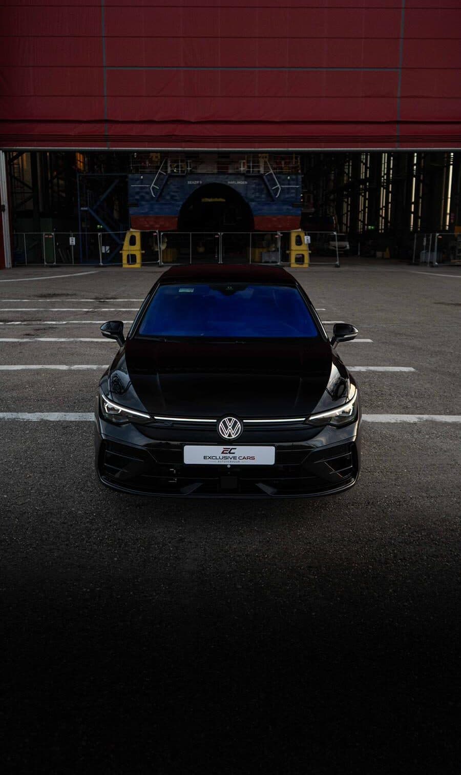 Volkswagen Golf 8.5R Black Edition huren Rotterdam — Exclusive Cars Autoverhuur