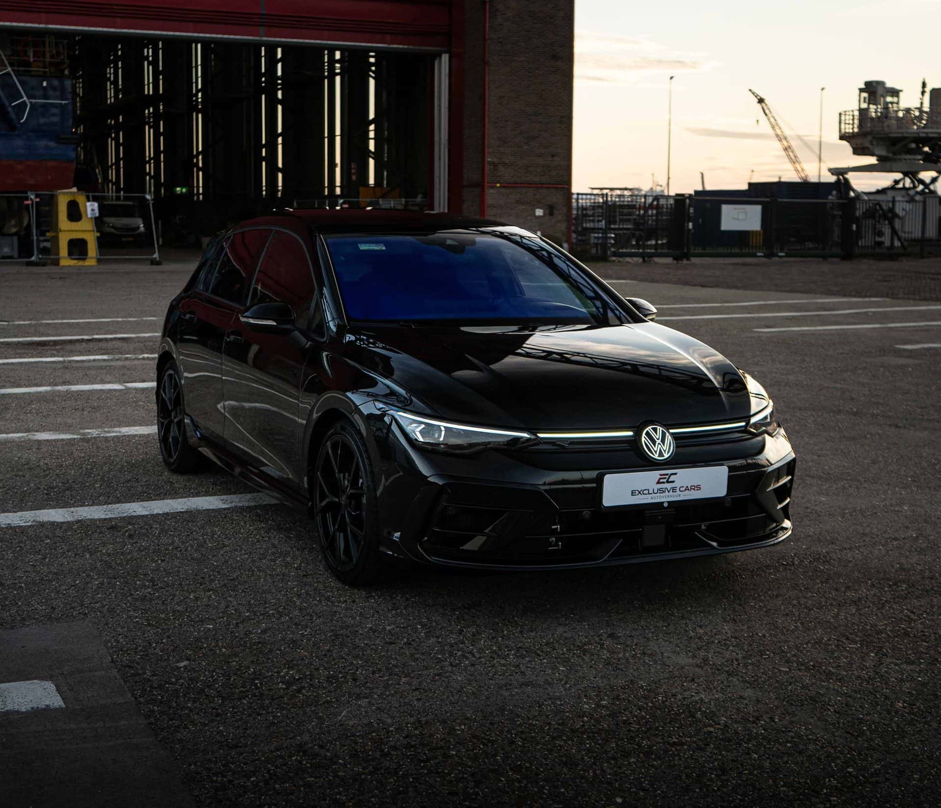 Volkswagen Golf 8.5R Black Edition huren Rotterdam — Exclusive Cars Autoverhuur