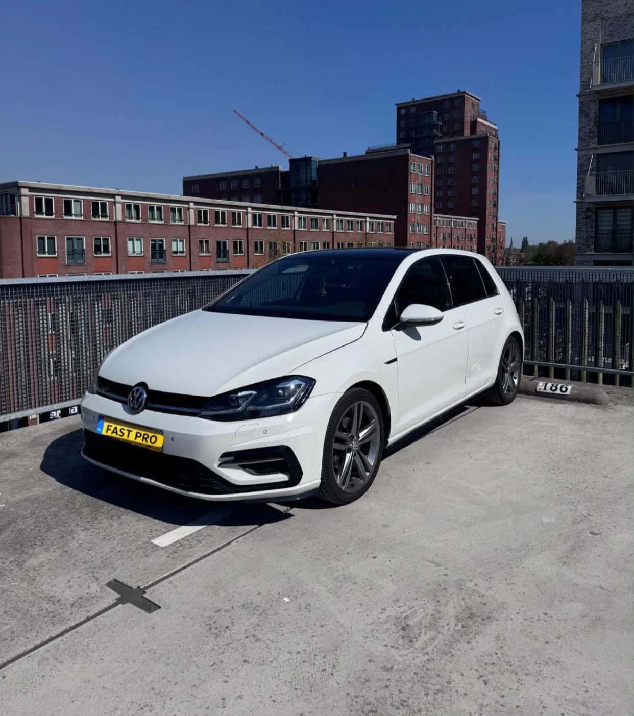 Volkswagen Golf 7.5 R-Line huren Den Haag/Rotterdam — Fast Pro Autoverhuur