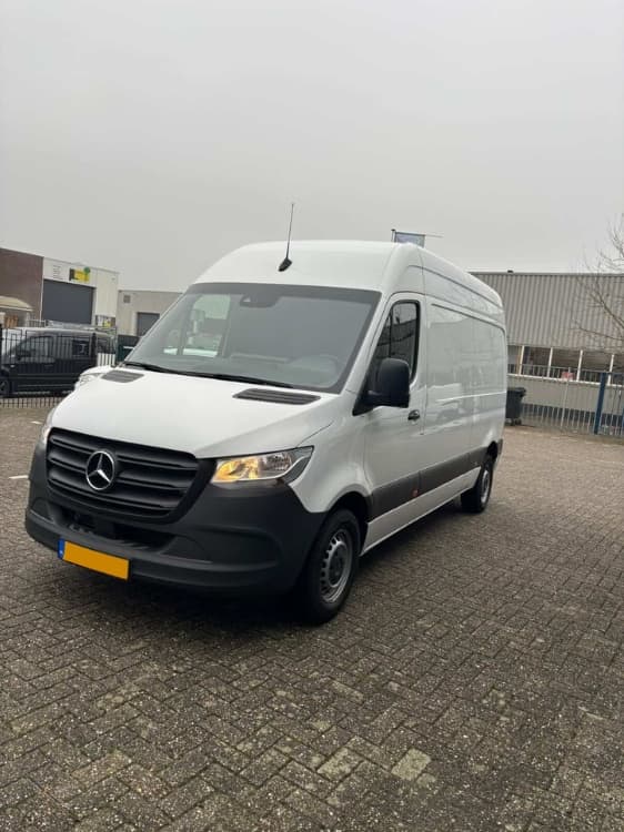 Mercedes-Benz Sprinter huren Eindhoven — Fast Rental