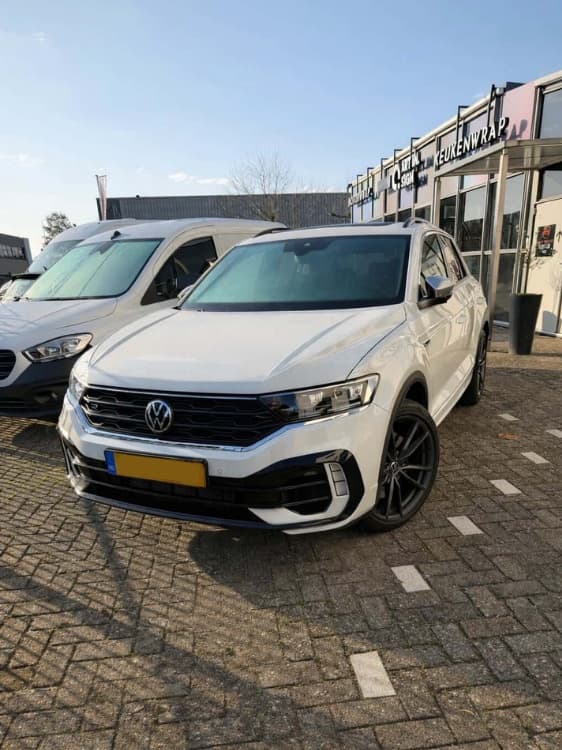 Volkswagen T-Roc R + Akra huren Eindhoven — Fast Rental