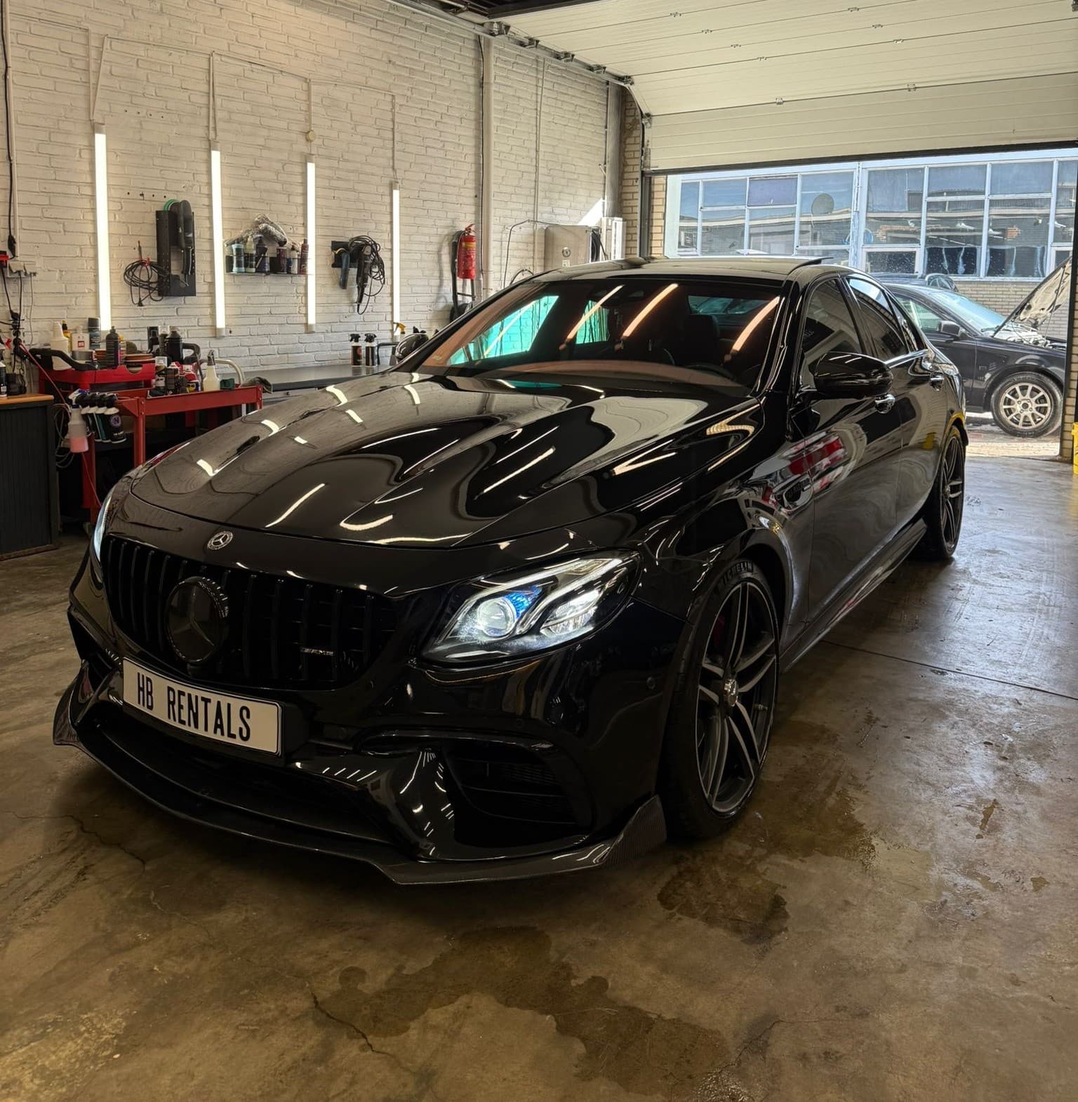 Mercedes-Benz E63s AMG huren Enschede — HB Rentals