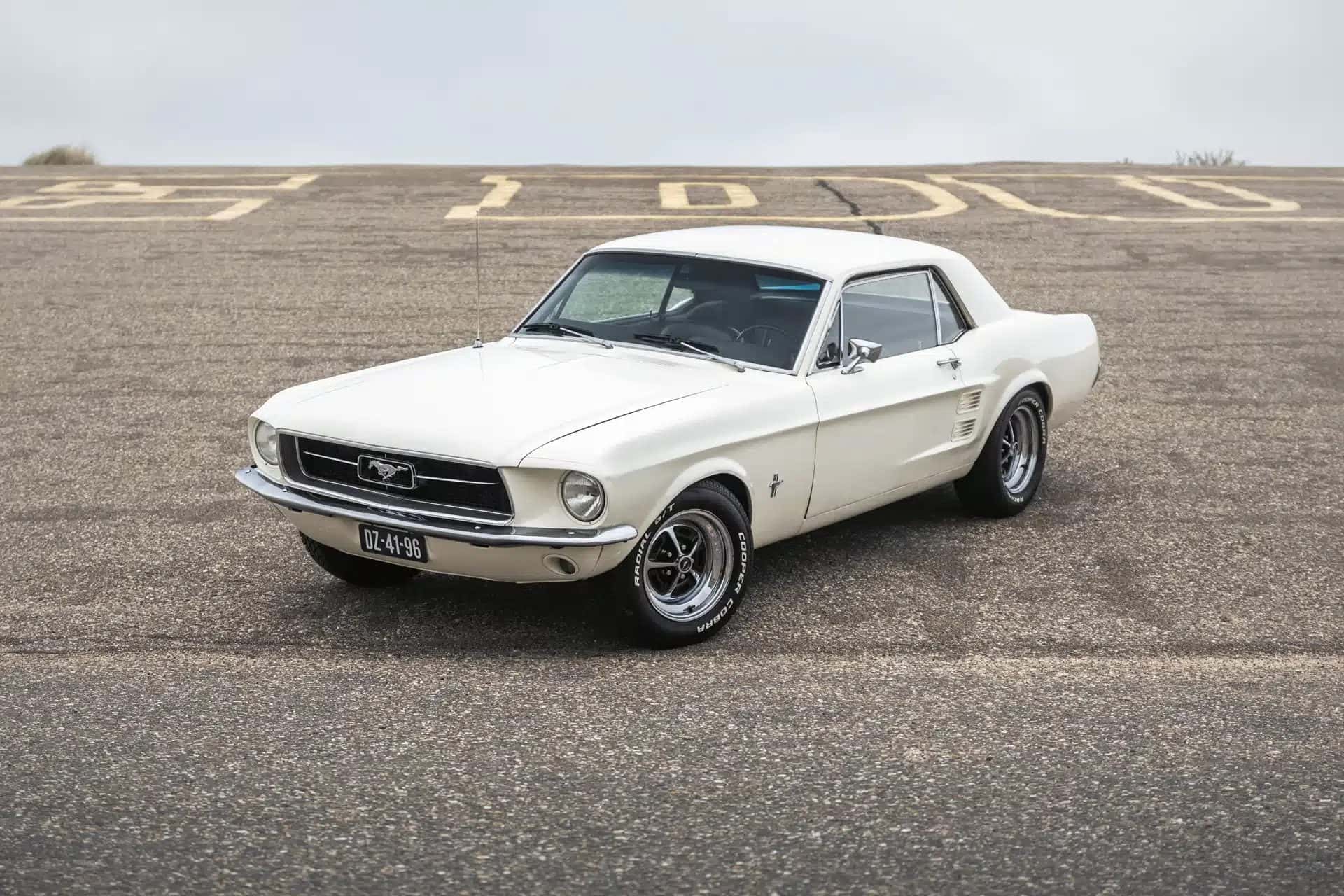 Ford Mustang Coupé huren Zwijndrecht — JS Trouwauto's