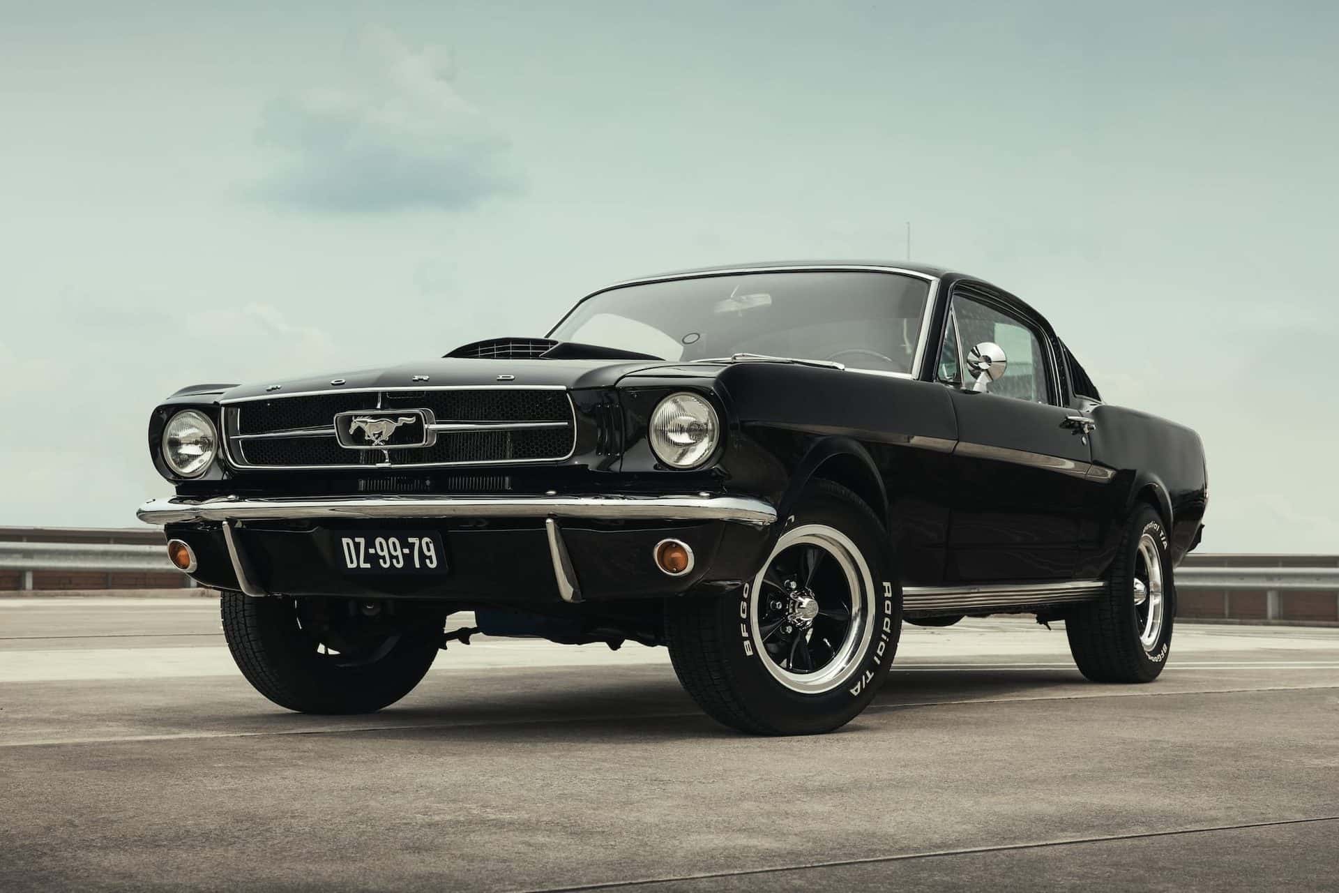 Ford Mustang Fastback huren Zwijndrecht — JS Trouwauto's