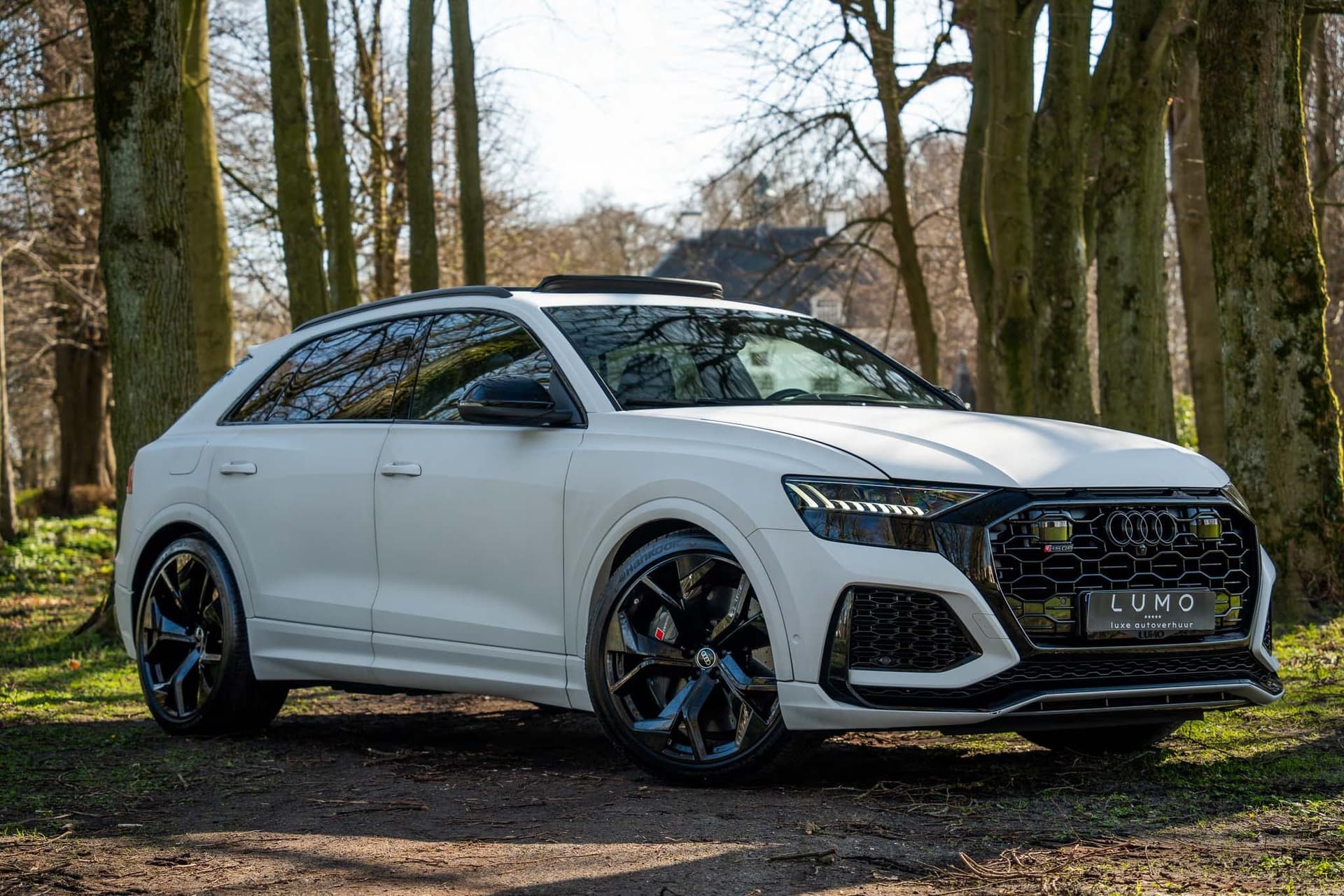 Audi RSQ8 huren Breda — Lumoluxeautoverhuur