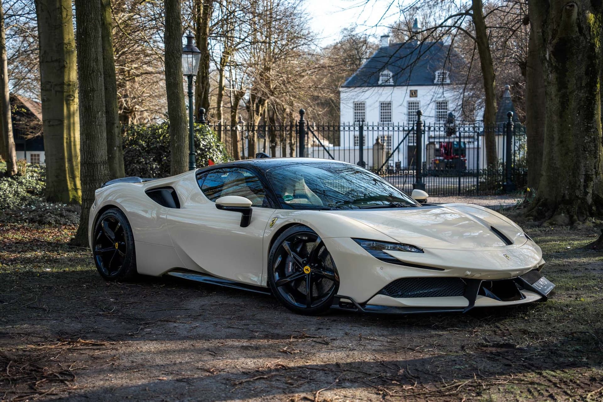 Ferrari SF90 Stradale Novitec huren Breda — Lumoluxeautoverhuur