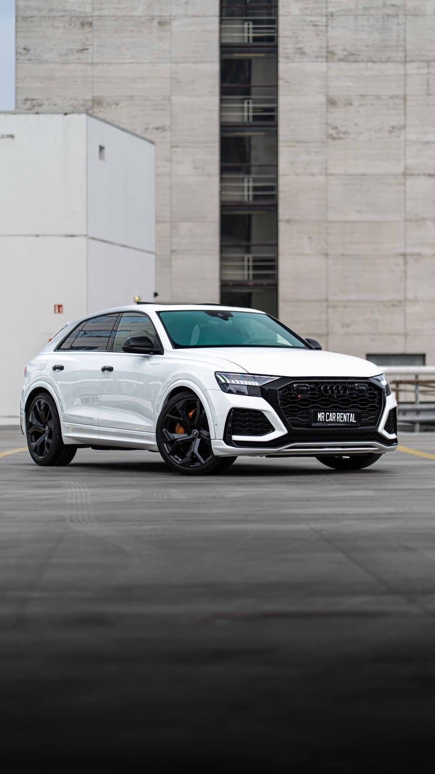 Audi RSQ8 Akrapovič huren Rotterdam — Mistercarrental