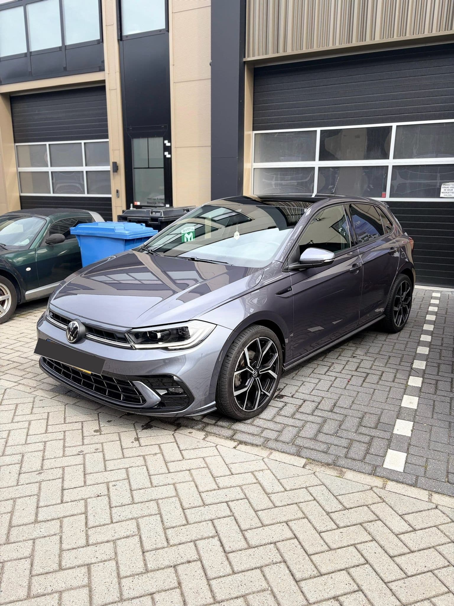 Volkswagen Polo R-Line huren Rotterdam — Money Quest Autoverhuurbedrijf
