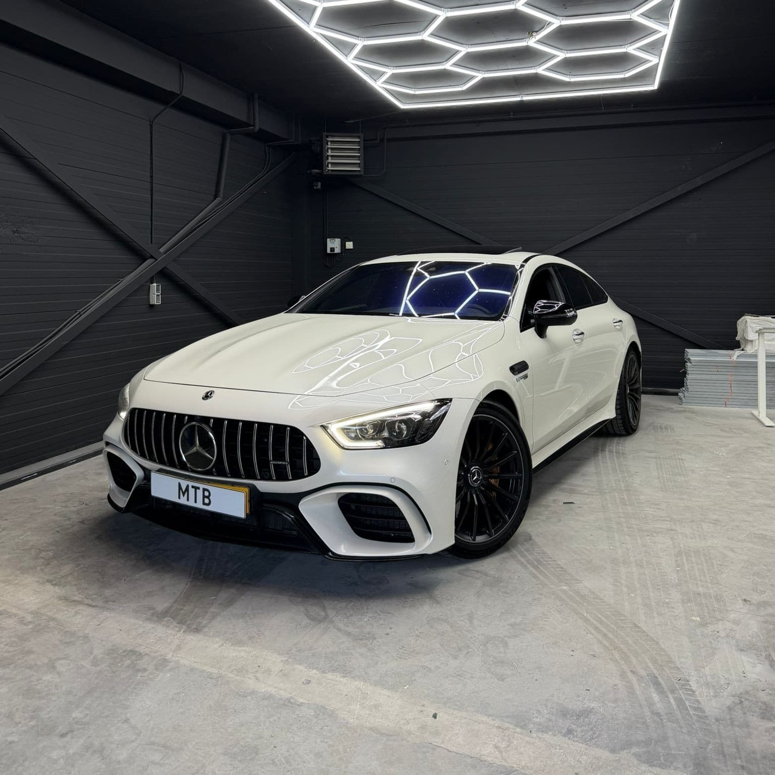 Mercedes-Benz GT63s AMG huren Lelystad — MTBCARRENTAL