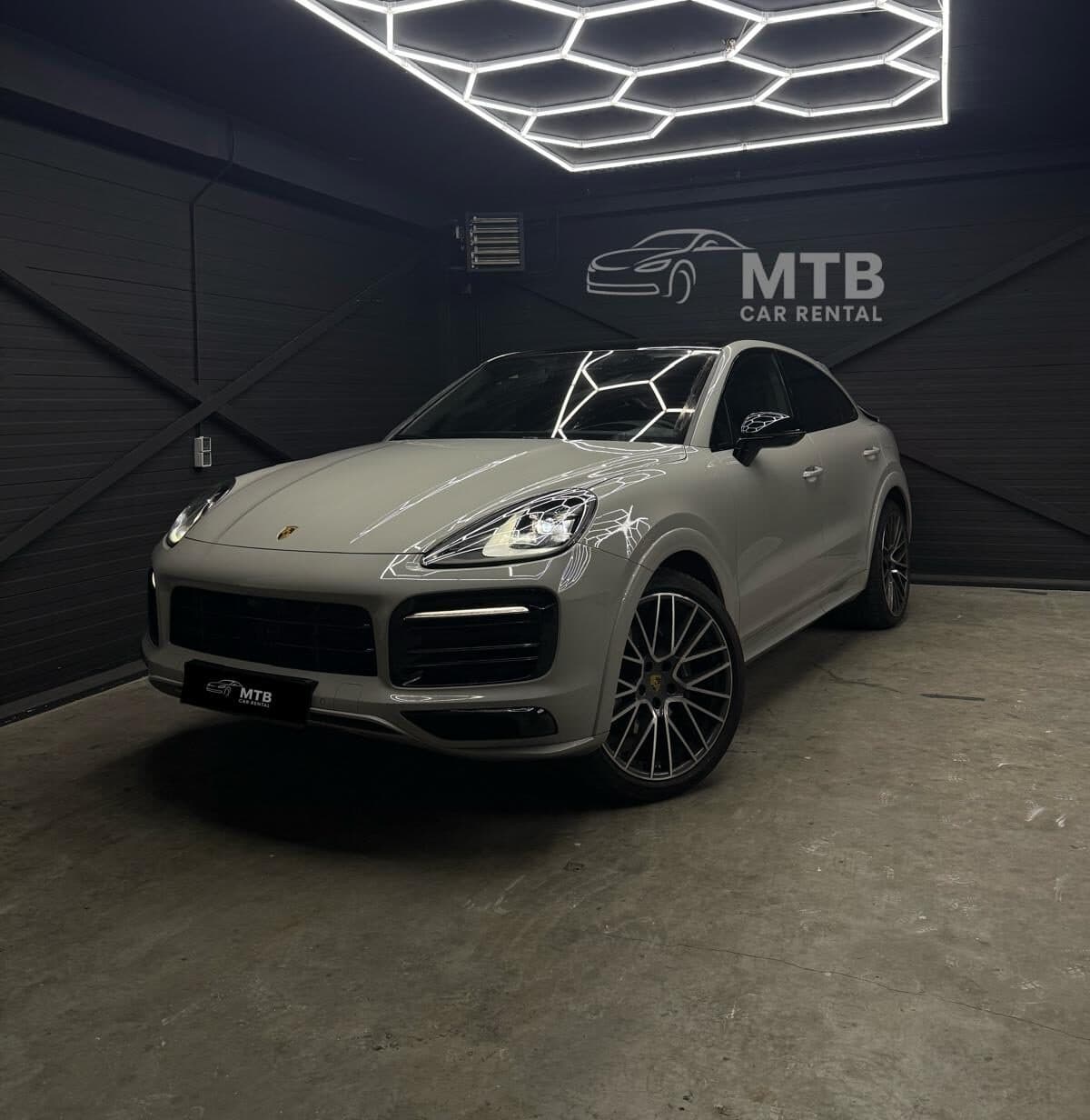 Porsche Cayenne huren Lelystad — MTBCARRENTAL